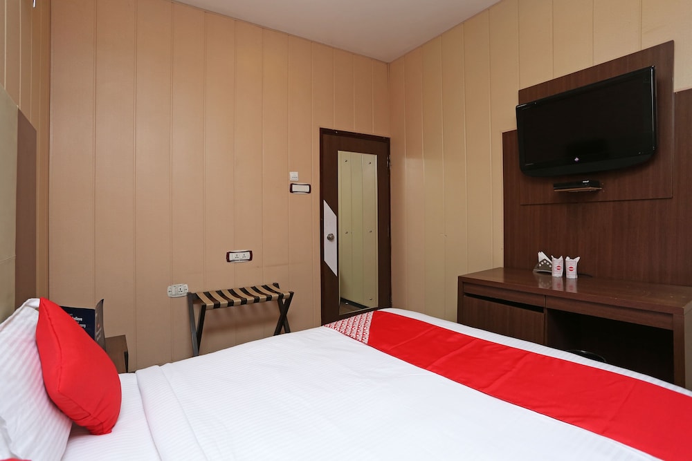 OYO 10690 Florence Hotel