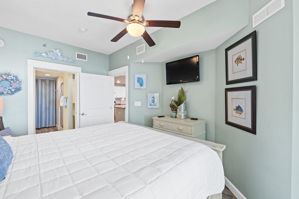 Grand Panama Beach Resort by Book That Condo