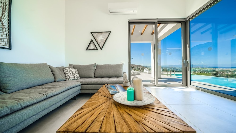 Villa Con Vista- Heated Pool 4 bdr Sleeps 8