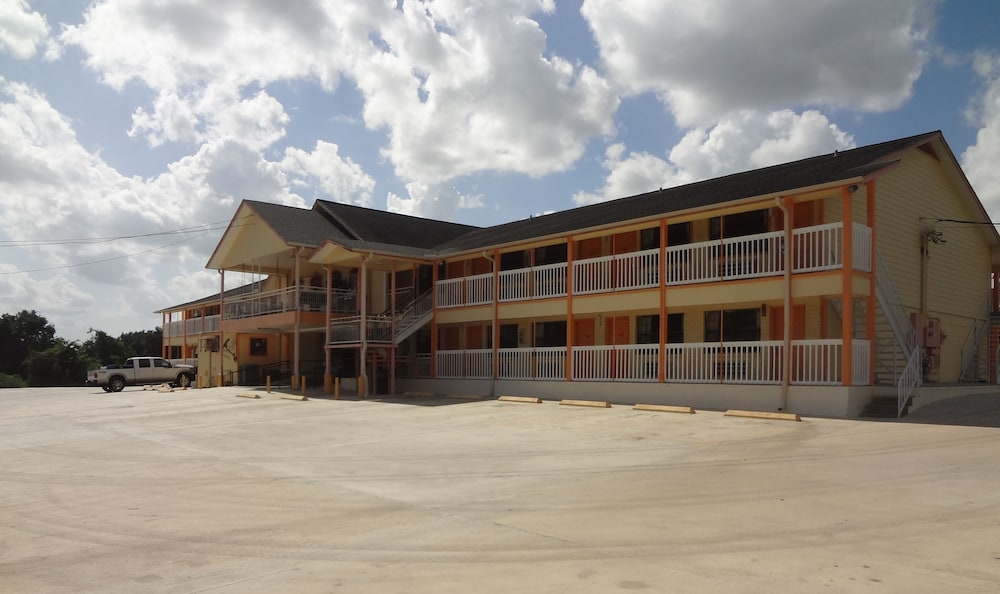 Antlers Inn - Property Image 4