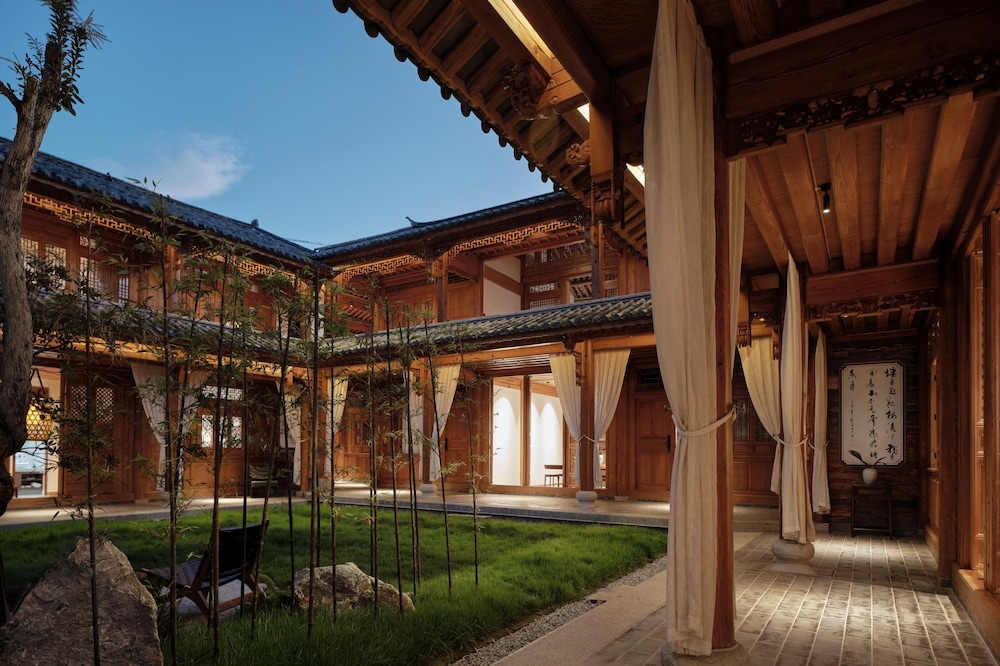Shaxi Ancient Town Chang Le Li Chinese Courtyard Hotel