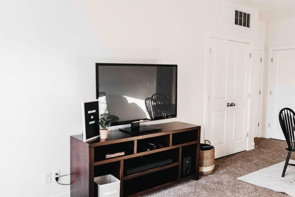 Beautiful New 3 BR 2BA Townhome No Stairs view 3