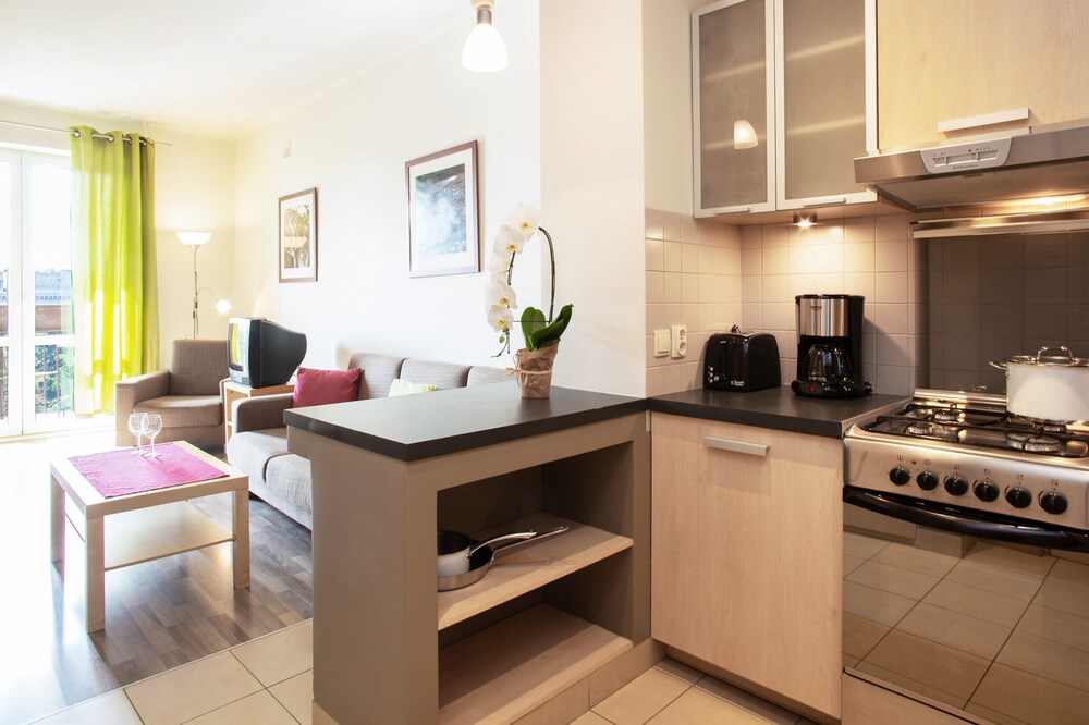 Studio Świętokrzyska Warsaw by Renters view 5