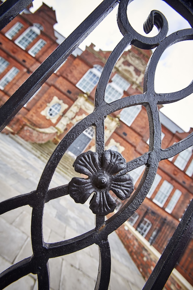 Burkhardt Hall by Viridian Apartments