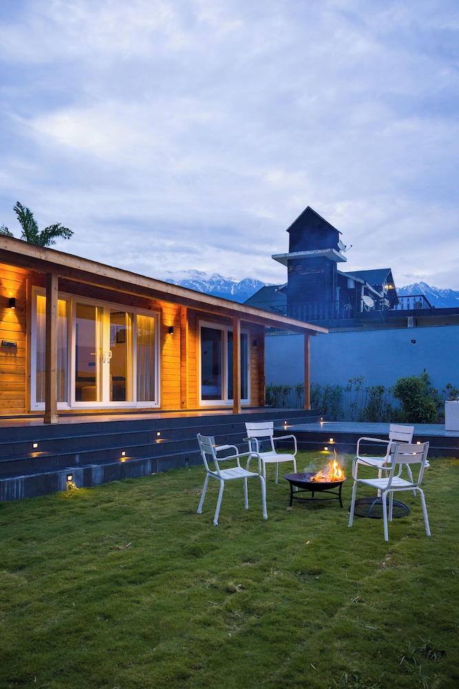 Elivaas Esh Cottage Willow | Hillside 1-room With Lush Garden, Common Pool Location