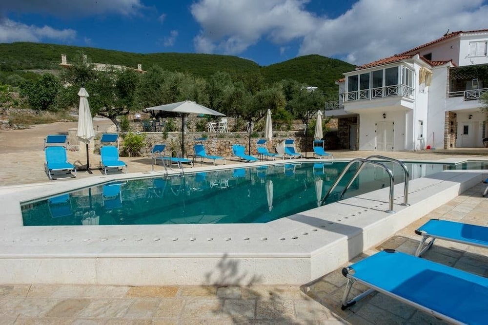 New Hope Studio with Pool near Beach view 3