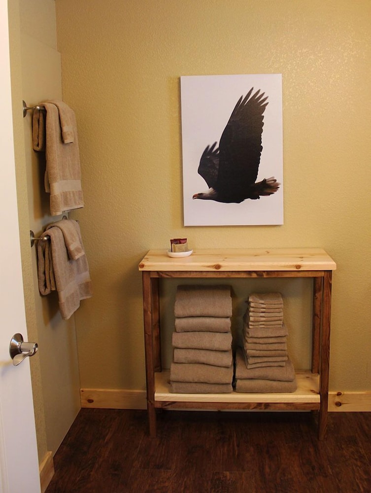 Tahquamenon Suites Lodging