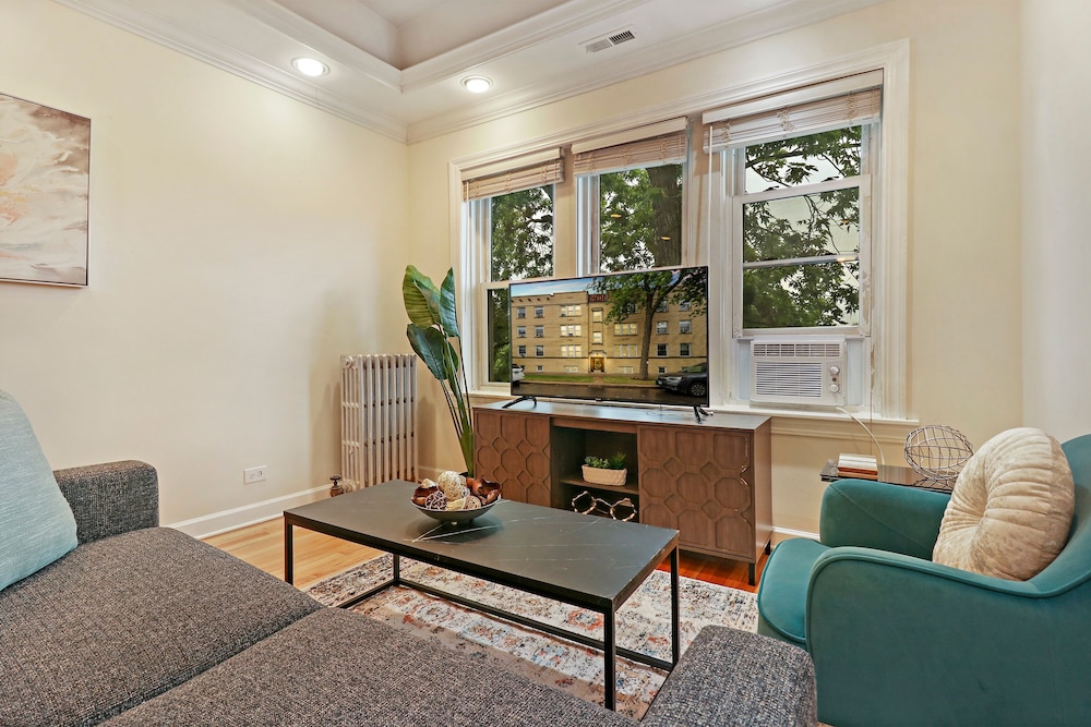 Chic 2BR Near Irving Park - Cullom D3