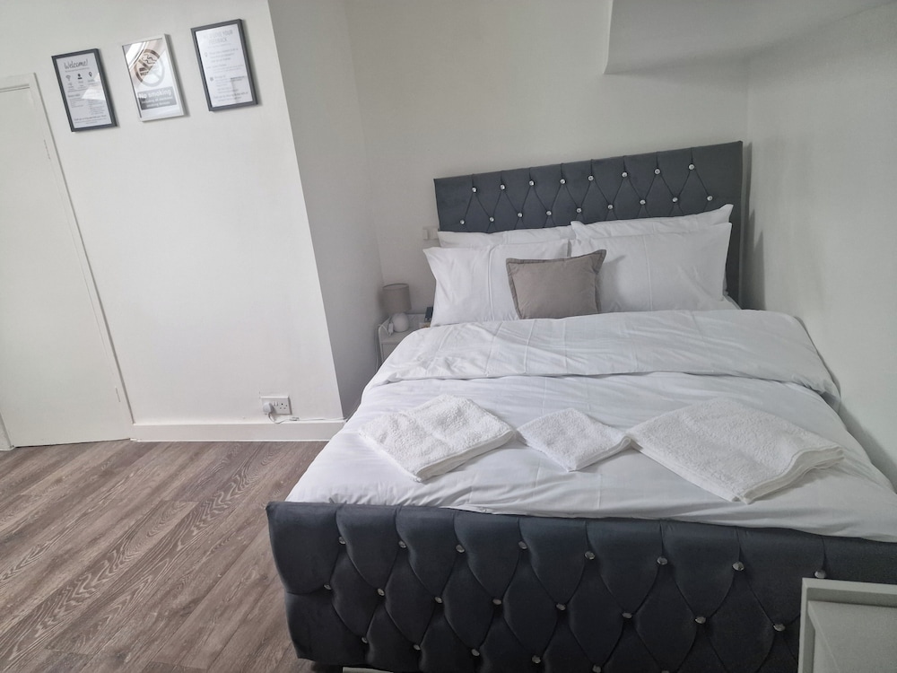 Lodge - Sleeps 10 & Free Parking