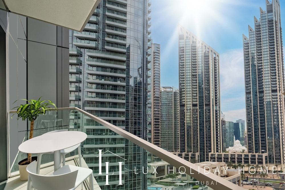 LUX The Grande Signature Skyline Suite 2