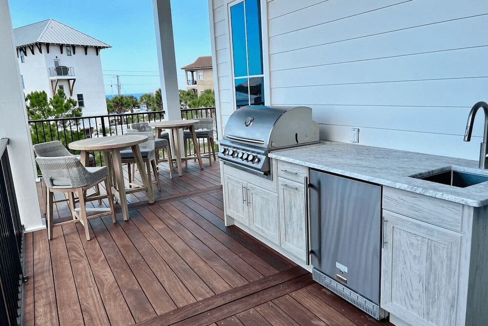 Sunset Pointe 30A by Avantstay Gulf Views, Carriage, Pool