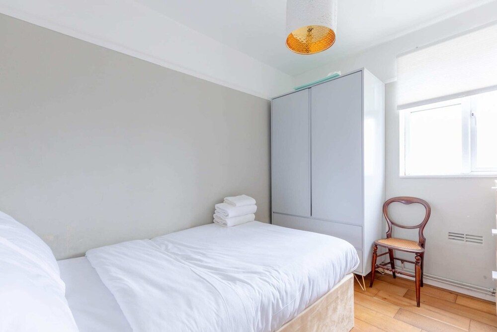 Well-connected 2BD Flat Near Clapham Brixton Hill