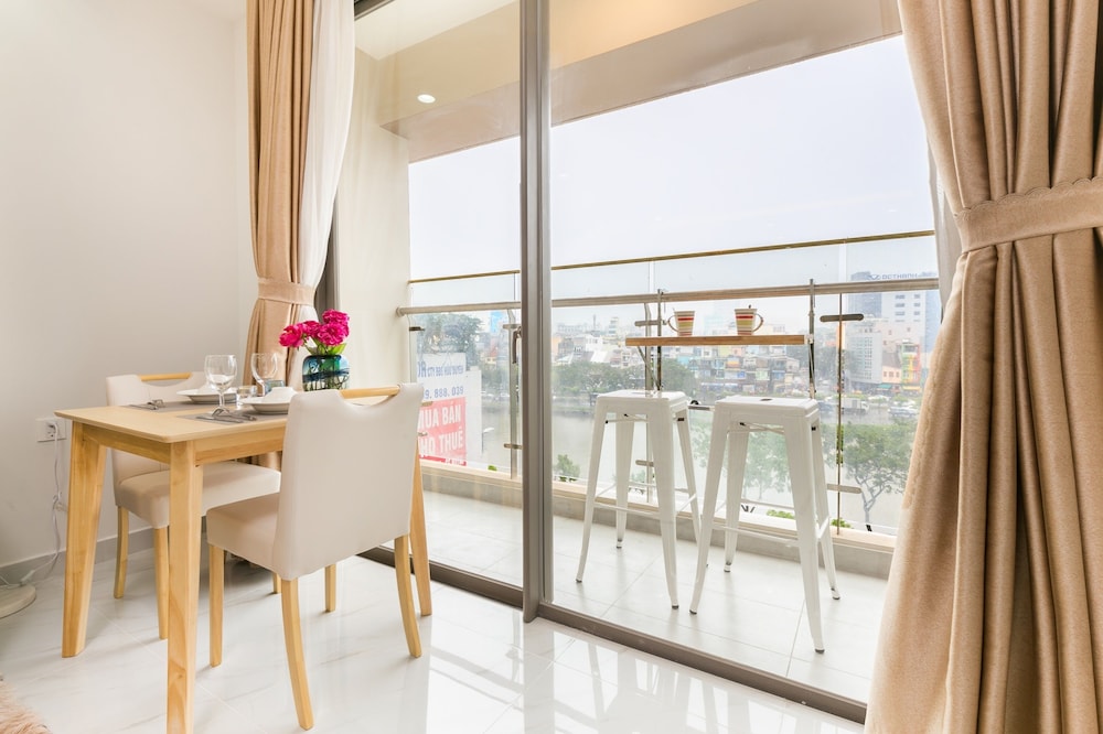 Jennifer House - Millenium Apartment