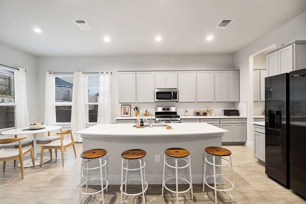 Spacious Cozy 4B Home in Frisco