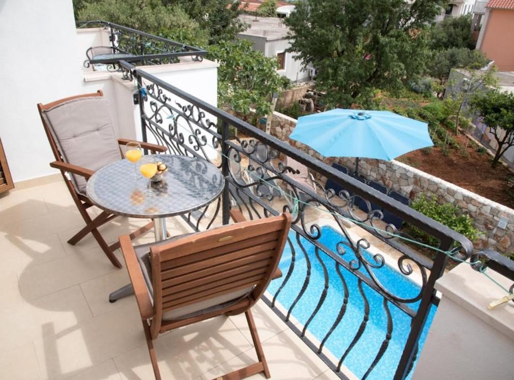 Spacious and Tranquil Apartments With Shared Pool