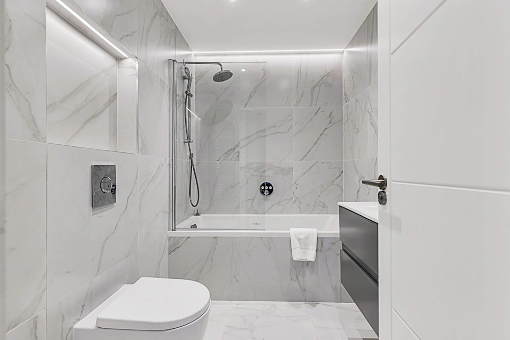 Sunny 2-bed Flat in Chiswick