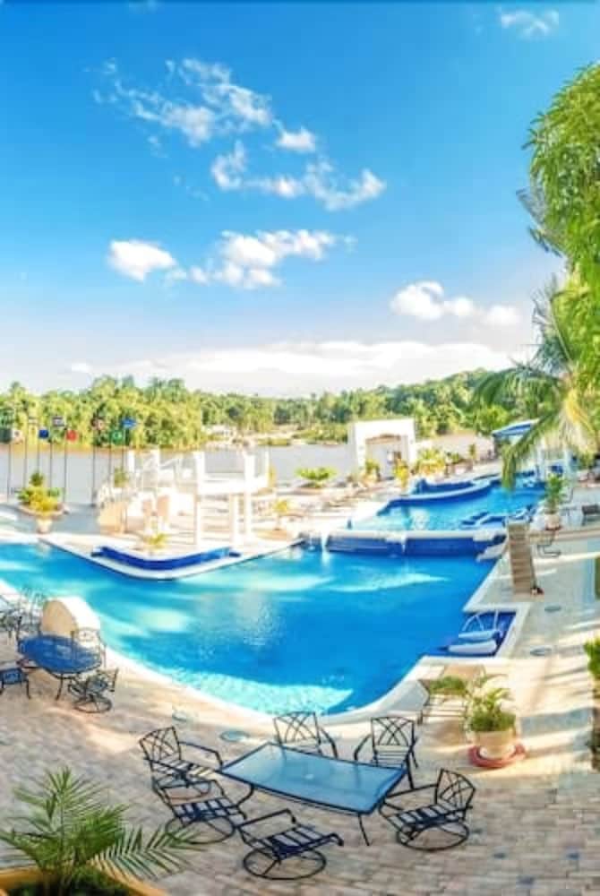 Pool & Wellness