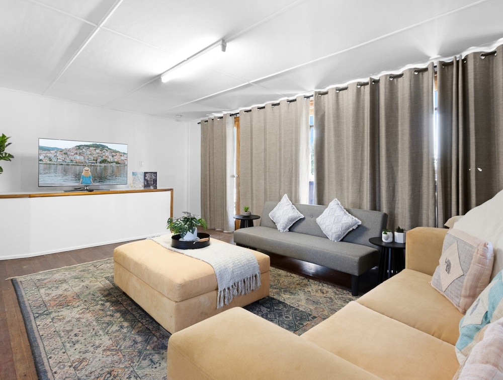 Spacious Home Near Urangan Beachfront