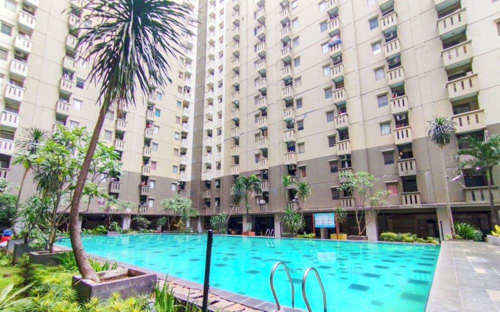 Spacious Cozy Living 3Br At Gateway Ahmad Yani Cicadas Apartment