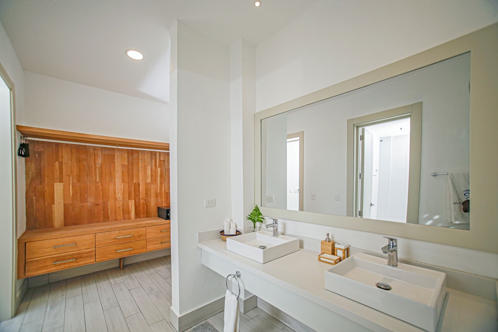Oceanfront Luxury 10BR Villa