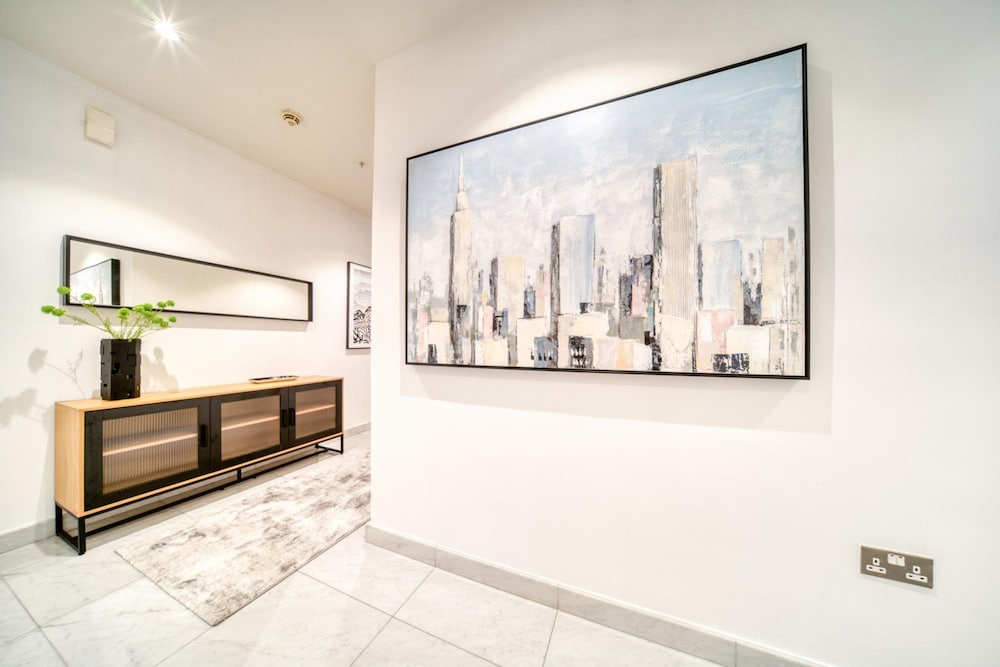 Modern Elegance w a New York Edge Difc Apt