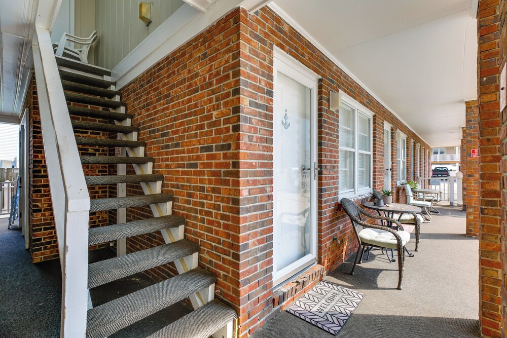 Walk to North Myrtle Beach: Studio w/ Pool Access!