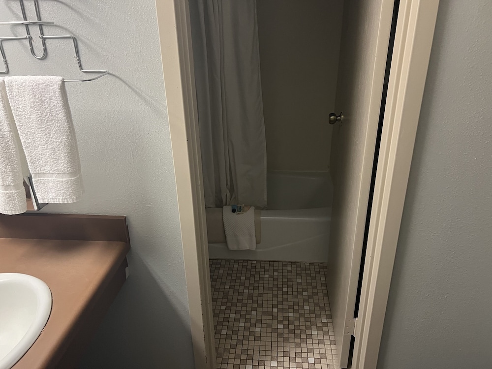 Portage Vacations - The Ridge Hotel Portage - Property Image 10