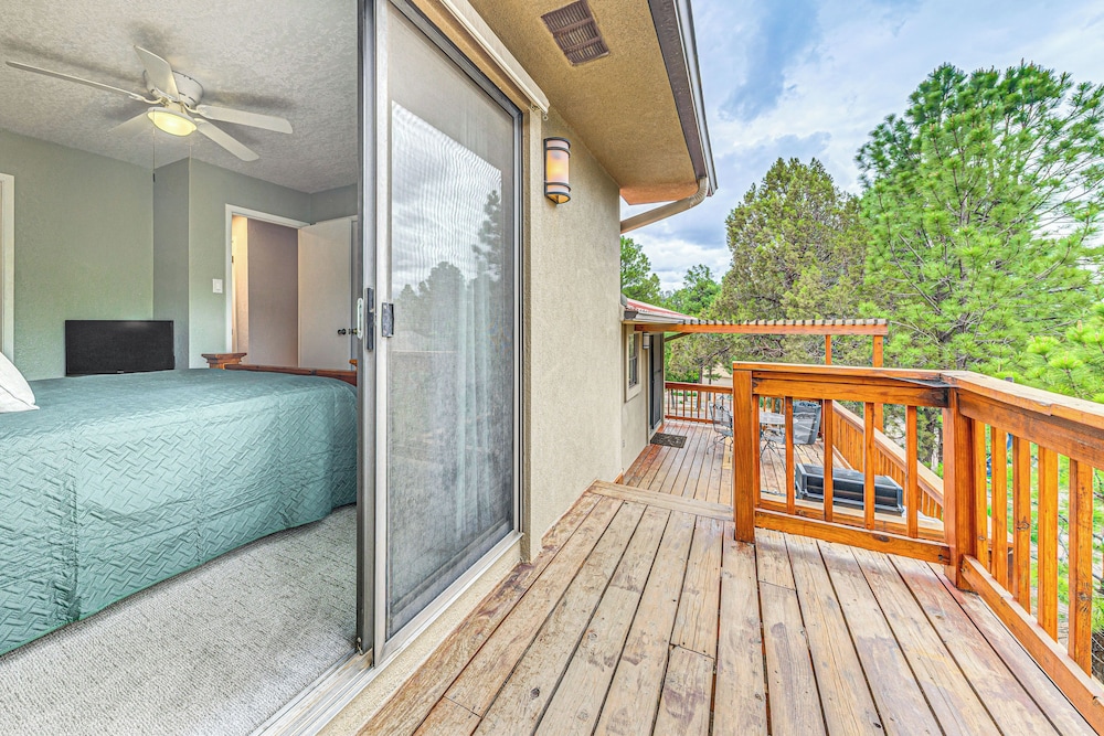 4 Mi to Dtwn: Cozy Family Condo in Ruidoso!