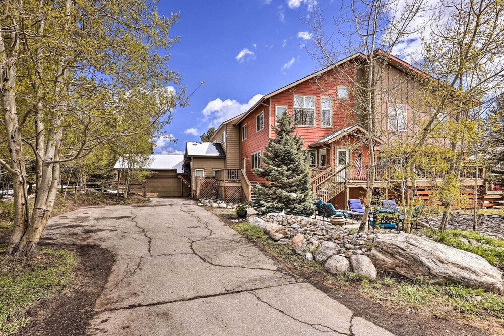Walk to Frisco Main St: Townhome Steps to Trail!