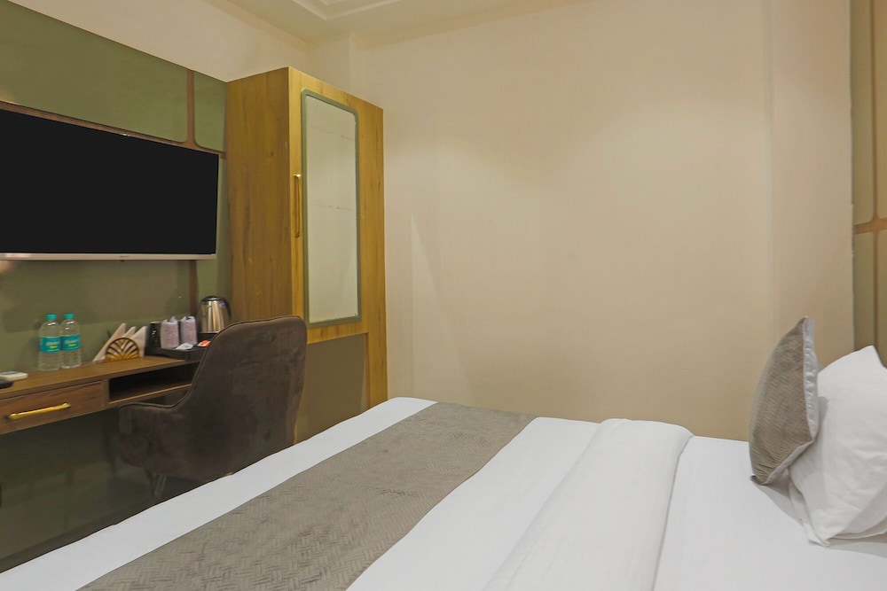 Fabhotel Mishika Inn