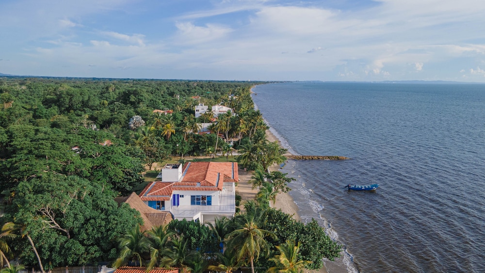 Villa El Francés 4BD WPool & Beach Front