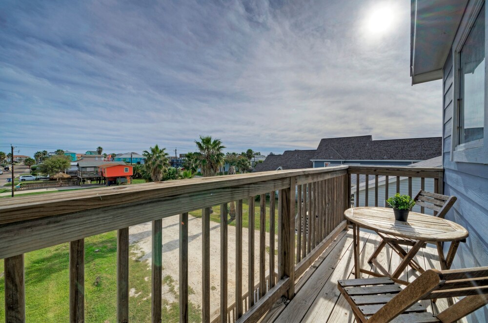 Palm House by Avantstay Pool Game Room Patio