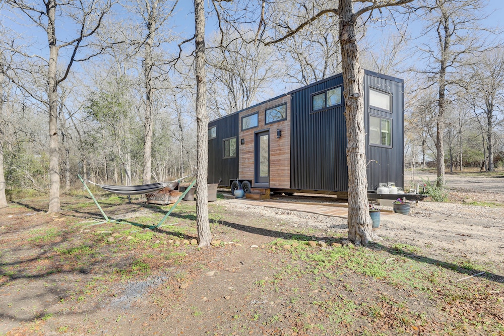 Hiking & Creek: Manor Tiny Home in Forest Retreat