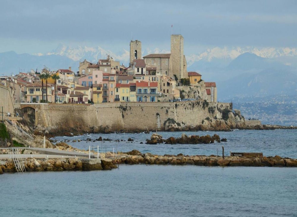 Apartment in Antibes Near Sandy Beaches