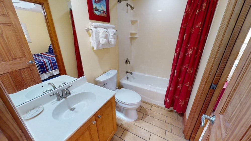 Tybee Beach Club 113 by Tybee Vacation Rentals