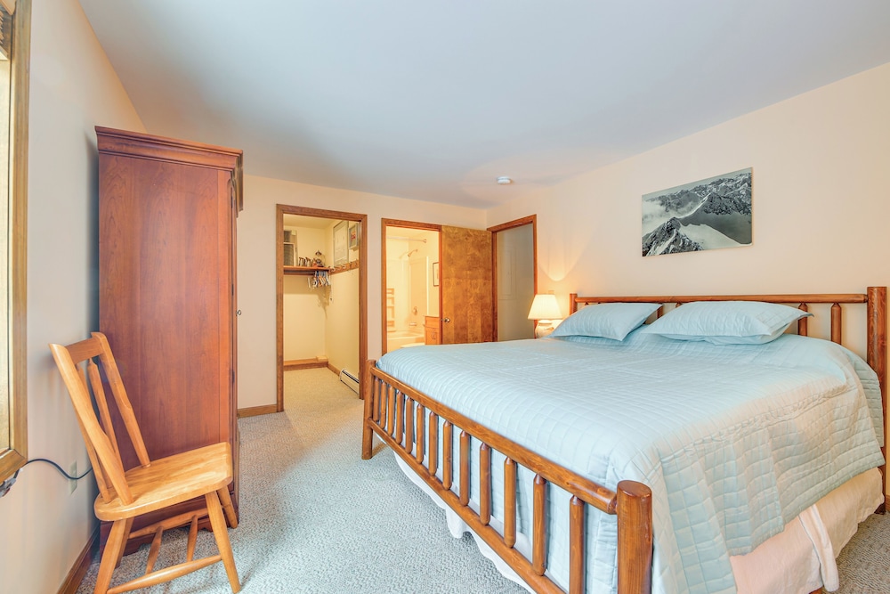 1 Mi to Killington Resort: Townhome w/ Dry Sauna!
