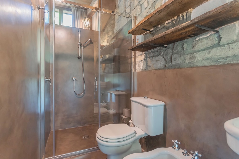 The Writer's Nest by Rent all Como