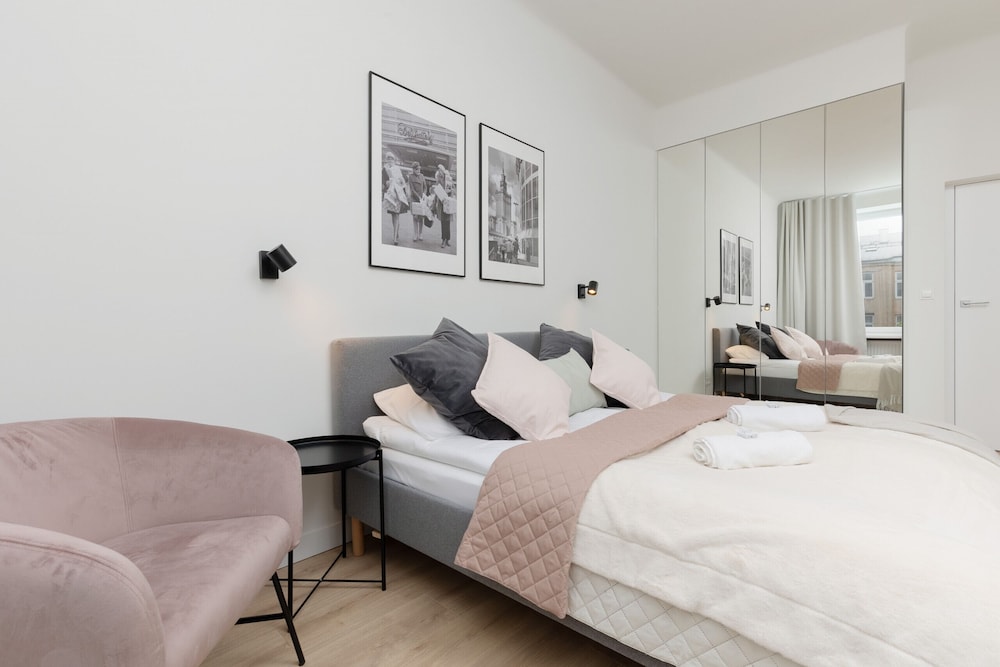 Warsaw Panorama Apartment by Renters view 2