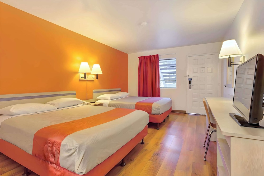 Motel 6 – Santa Rosa, CA - South