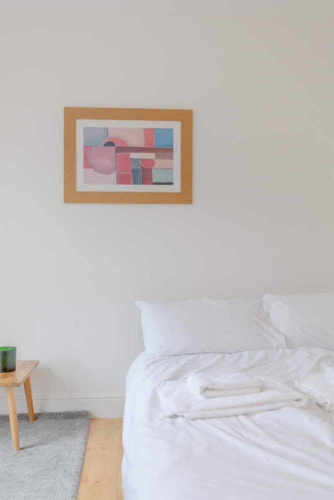 Bright and Spacious 1BD Flat - Camden