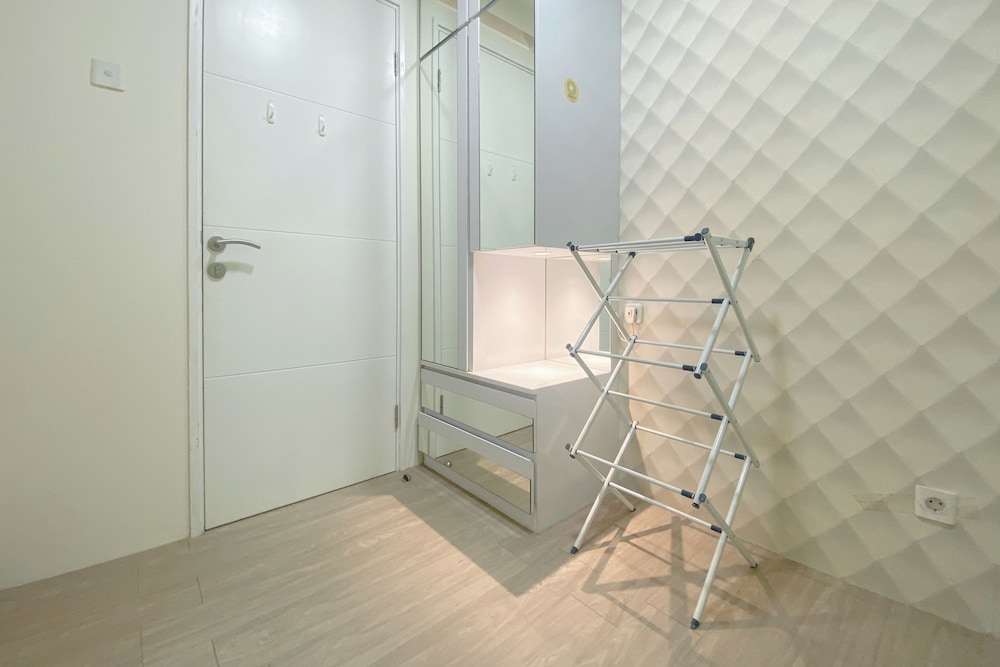 Comfort Stay 1Br With Extra Room At Bassura City Apartment