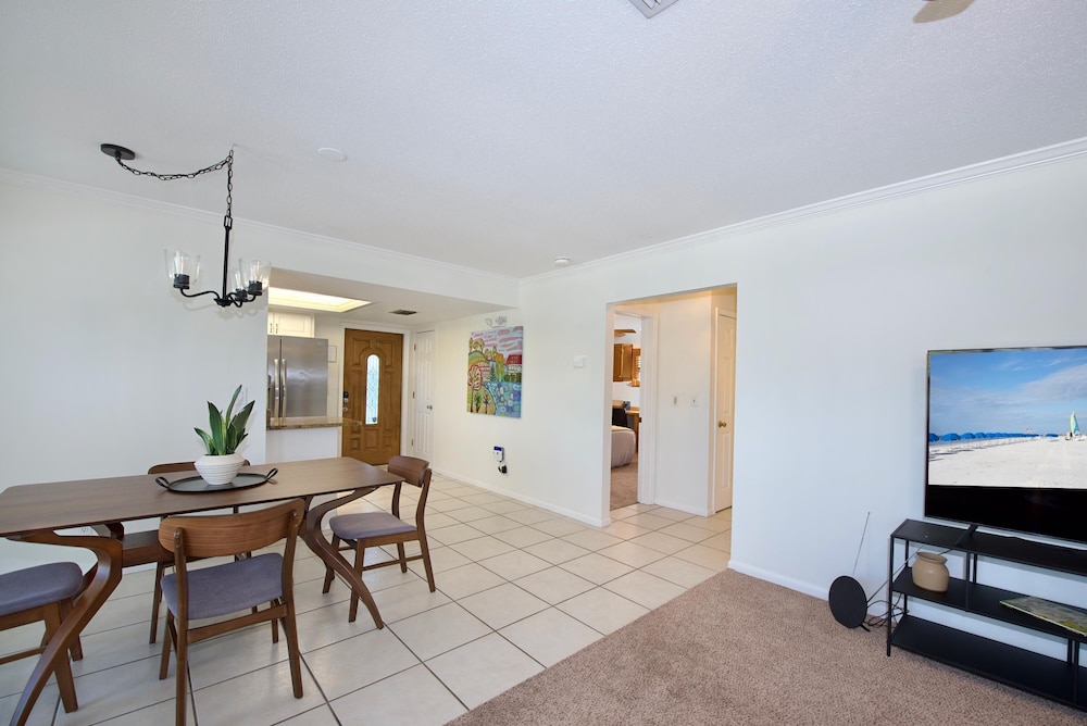 Beach Bungalow 2
