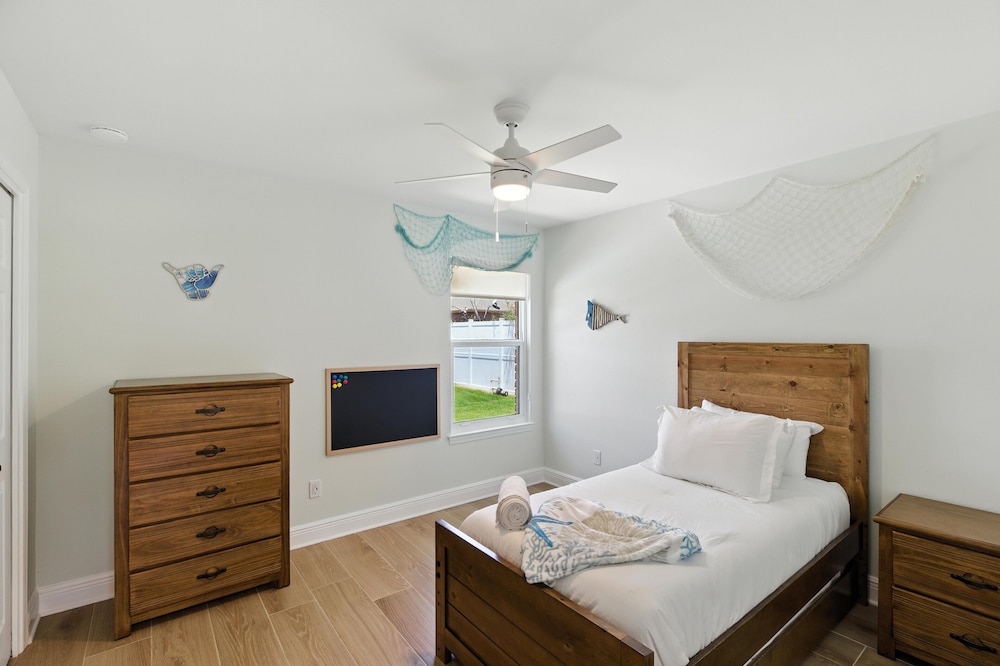 Sunny 3BR w/Hot Tub & Game Room Home