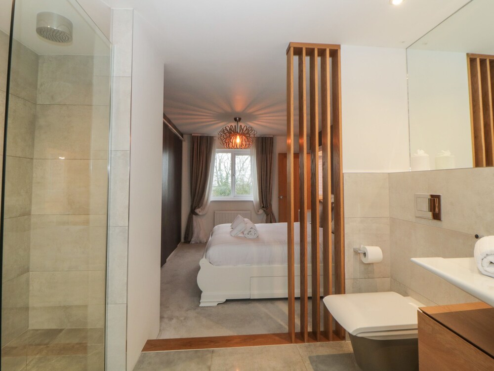 2 White Rock Court