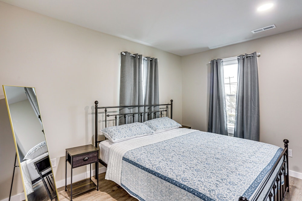 2 Mi to Dtwn Harrisburg! Convenient Duplex