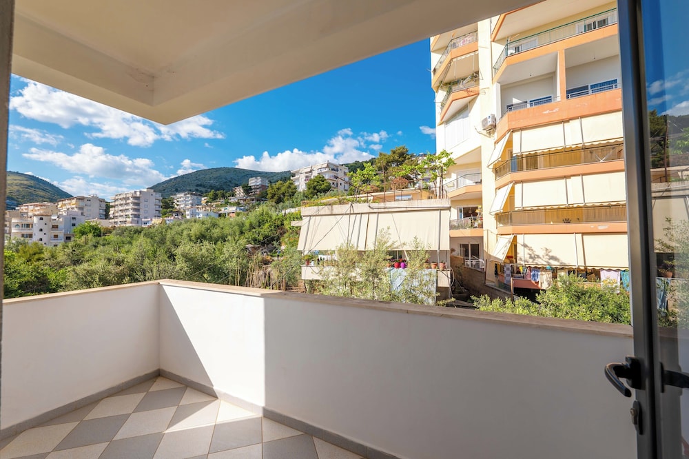 Lazy Roo Hostel Saranda