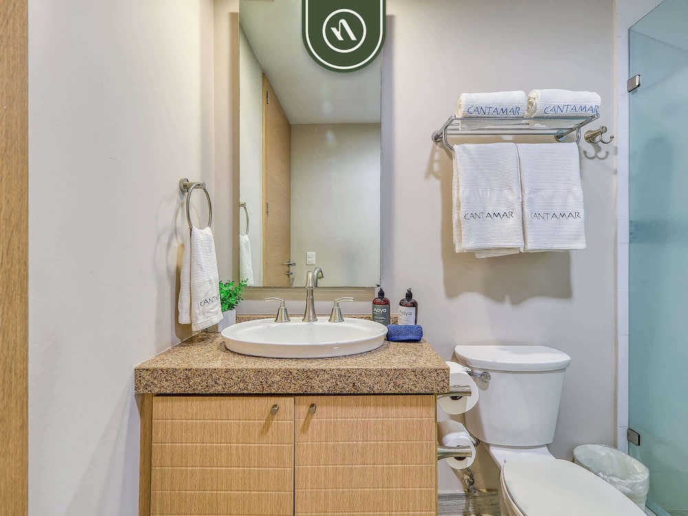 Luxury 4 BR Condo - Private Beachfront Deck With Pool