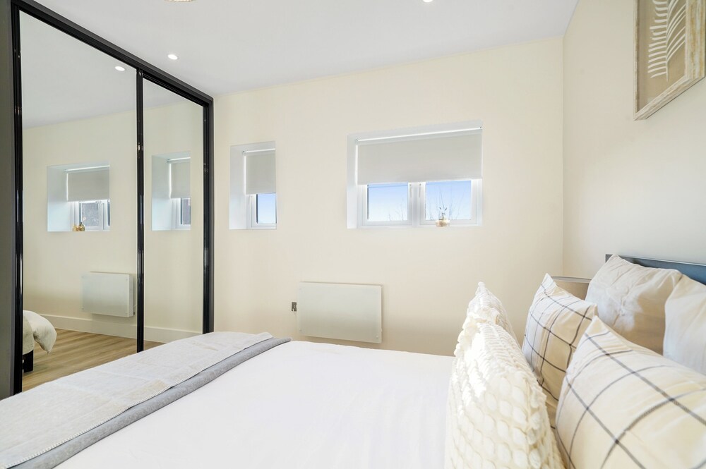 105A Beechwood Grove Flat