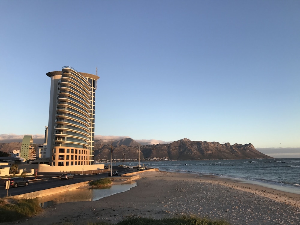 Loddeys Ocean View Apartments