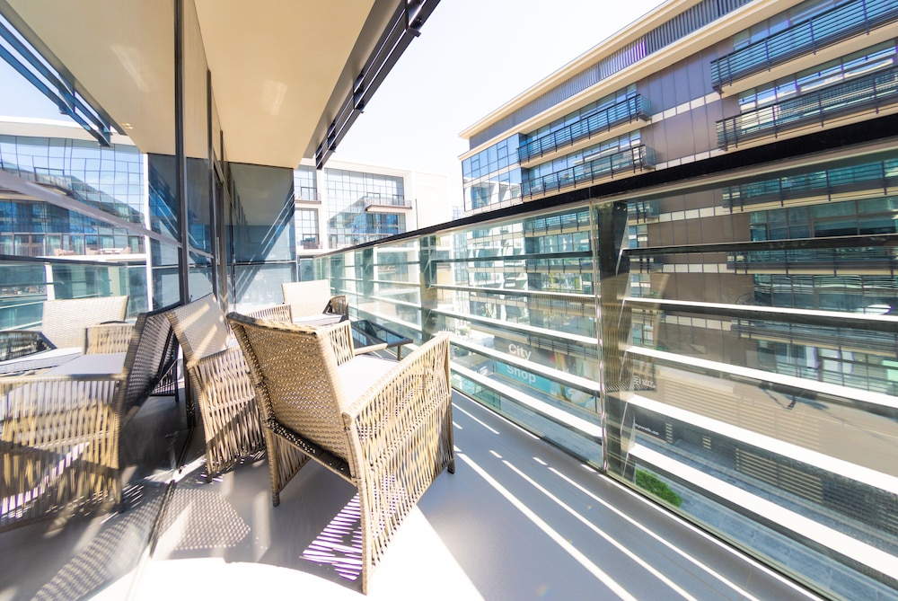 Nasma Luxury Stays - City Walk
